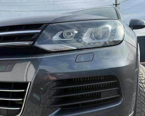 Сірий Фольксваген Туарег, об'ємом двигуна 2.97 л та пробігом 282 тис. км за 21300 $, фото 2 на Automoto.ua