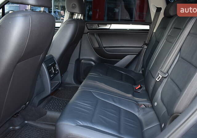 Сірий Фольксваген Туарег, об'ємом двигуна 2.97 л та пробігом 338 тис. км за 18900 $, фото 10 на Automoto.ua