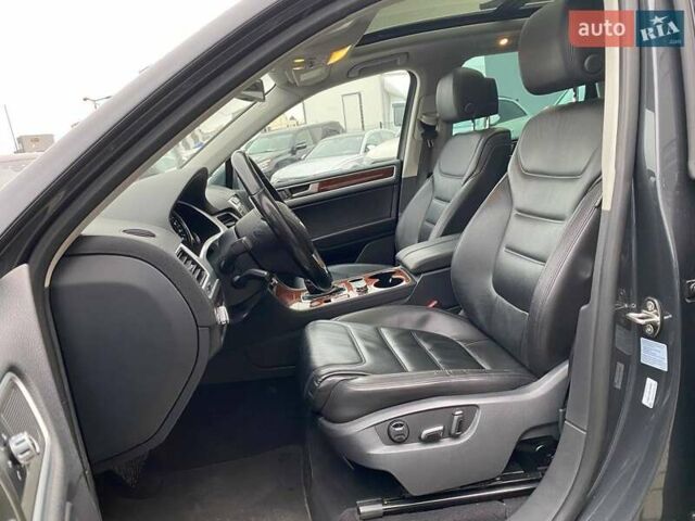 Сірий Фольксваген Туарег, об'ємом двигуна 2.97 л та пробігом 157 тис. км за 24300 $, фото 22 на Automoto.ua