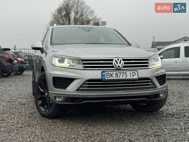 Сірий Фольксваген Туарег, об'ємом двигуна 3 л та пробігом 190 тис. км за 23800 $, фото 17 на Automoto.ua