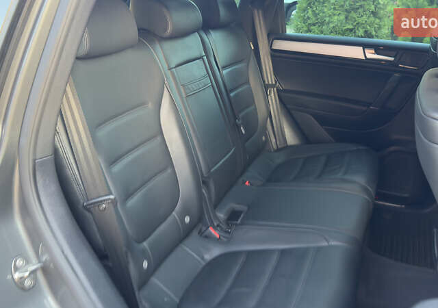 Сірий Фольксваген Туарег, об'ємом двигуна 2.97 л та пробігом 223 тис. км за 24600 $, фото 126 на Automoto.ua