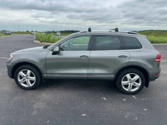 Серый Фольксваген Туарег, объемом двигателя 3 л и пробегом 81 тыс. км за 12700 $, фото 5 на Automoto.ua