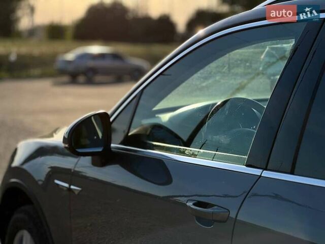 Серый Фольксваген Туарег, объемом двигателя 2.97 л и пробегом 274 тыс. км за 20500 $, фото 15 на Automoto.ua