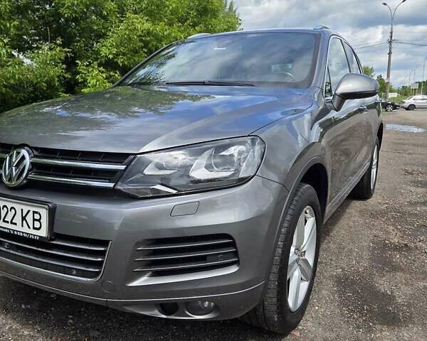 Серый Фольксваген Туарег, объемом двигателя 2.97 л и пробегом 292 тыс. км за 23000 $, фото 3 на Automoto.ua