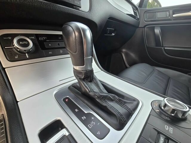 Сірий Фольксваген Туарег, об'ємом двигуна 3 л та пробігом 87 тис. км за 8500 $, фото 9 на Automoto.ua