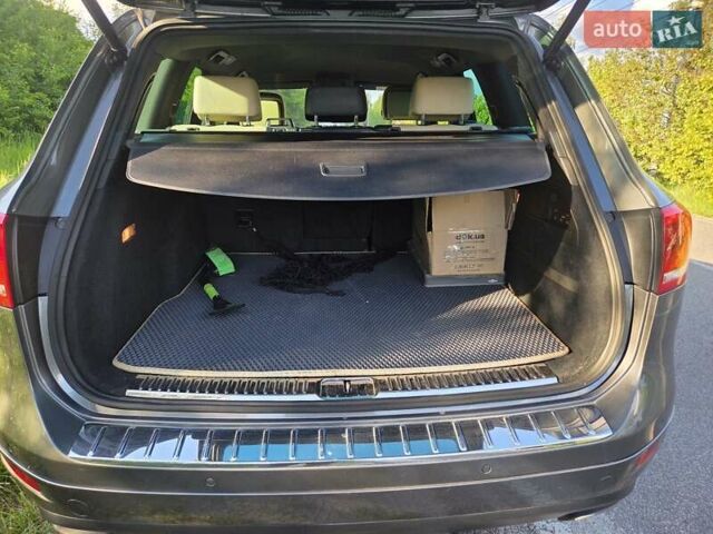 Серый Фольксваген Туарег, объемом двигателя 2.97 л и пробегом 292 тыс. км за 23000 $, фото 1 на Automoto.ua