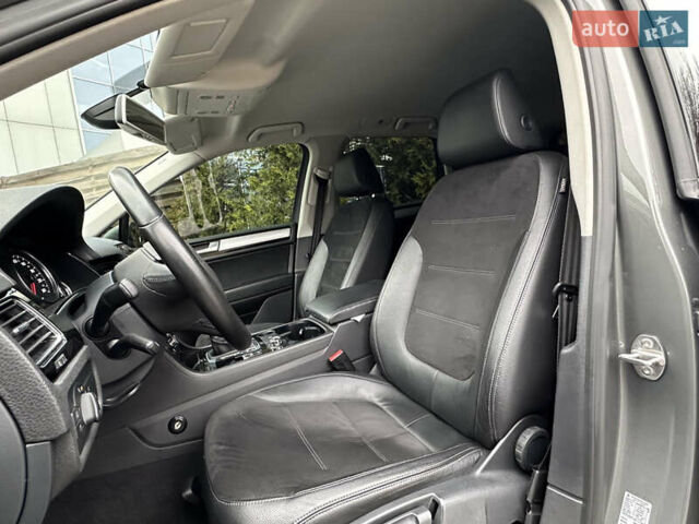 Сірий Фольксваген Туарег, об'ємом двигуна 3 л та пробігом 210 тис. км за 20800 $, фото 10 на Automoto.ua