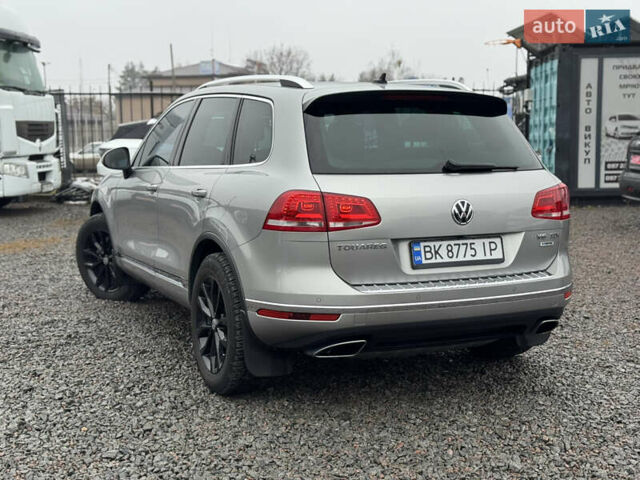 Сірий Фольксваген Туарег, об'ємом двигуна 3 л та пробігом 190 тис. км за 23800 $, фото 24 на Automoto.ua