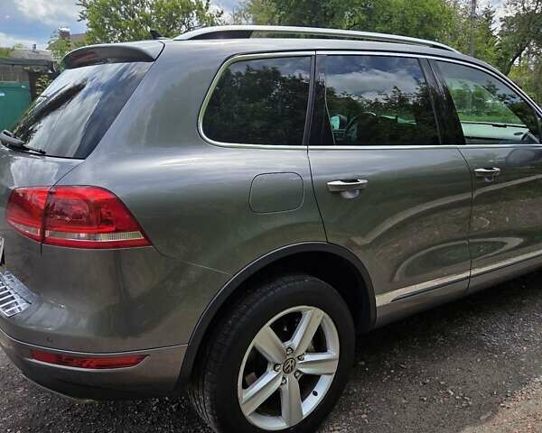 Серый Фольксваген Туарег, объемом двигателя 2.97 л и пробегом 292 тыс. км за 23000 $, фото 10 на Automoto.ua