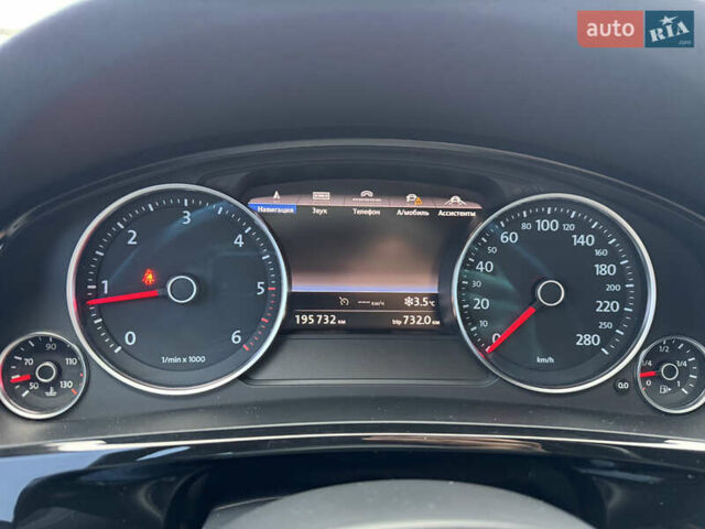 Сірий Фольксваген Туарег, об'ємом двигуна 3 л та пробігом 190 тис. км за 23800 $, фото 55 на Automoto.ua