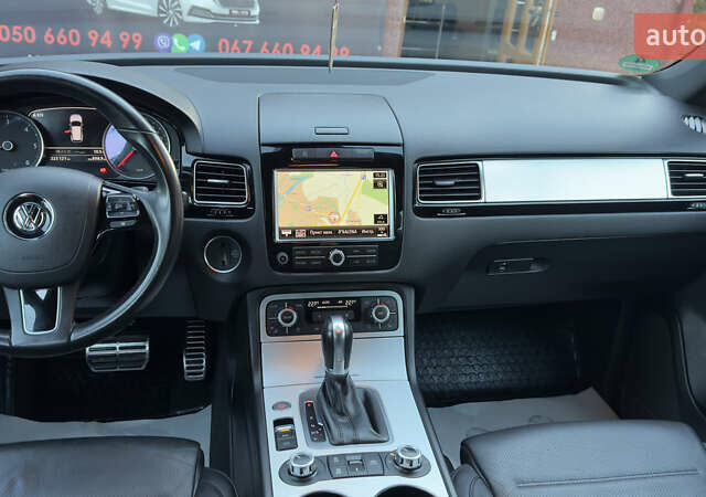 Сірий Фольксваген Туарег, об'ємом двигуна 2.97 л та пробігом 223 тис. км за 24600 $, фото 90 на Automoto.ua