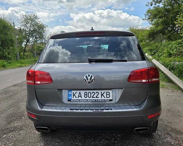 Серый Фольксваген Туарег, объемом двигателя 2.97 л и пробегом 292 тыс. км за 23000 $, фото 8 на Automoto.ua