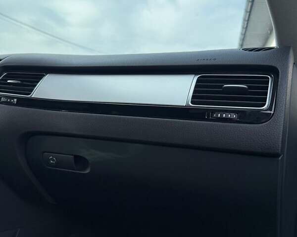 Сірий Фольксваген Туарег, об'ємом двигуна 2.97 л та пробігом 282 тис. км за 21300 $, фото 11 на Automoto.ua