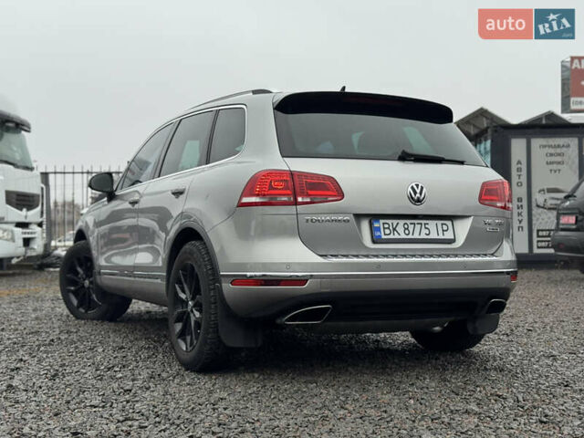 Сірий Фольксваген Туарег, об'ємом двигуна 3 л та пробігом 190 тис. км за 23800 $, фото 23 на Automoto.ua