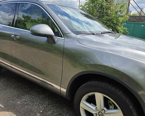 Серый Фольксваген Туарег, объемом двигателя 2.97 л и пробегом 292 тыс. км за 23000 $, фото 5 на Automoto.ua