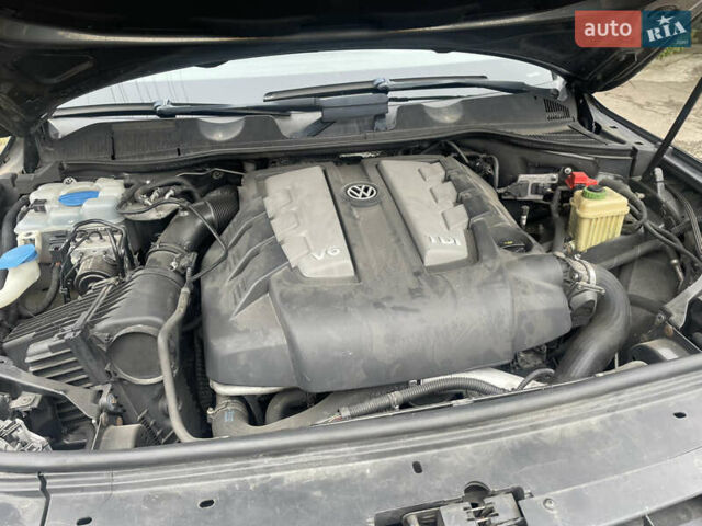 Серый Фольксваген Туарег, объемом двигателя 3 л и пробегом 278 тыс. км за 17500 $, фото 31 на Automoto.ua