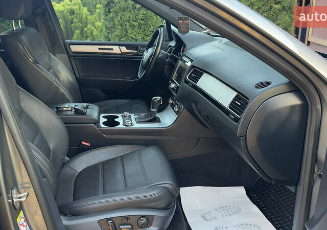 Сірий Фольксваген Туарег, об'ємом двигуна 2.97 л та пробігом 223 тис. км за 24600 $, фото 121 на Automoto.ua