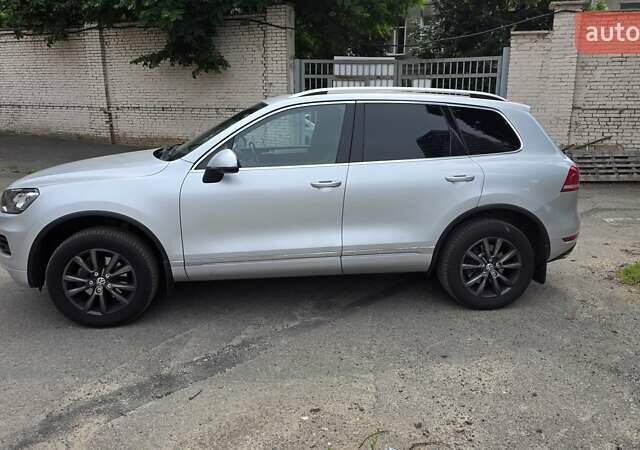 Серый Фольксваген Туарег, объемом двигателя 3 л и пробегом 275 тыс. км за 20500 $, фото 1 на Automoto.ua