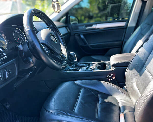 Сірий Фольксваген Туарег, об'ємом двигуна 3 л та пробігом 225 тис. км за 18500 $, фото 6 на Automoto.ua