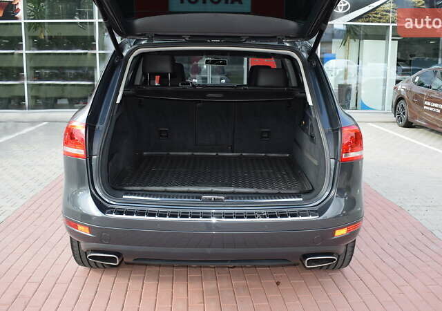 Сірий Фольксваген Туарег, об'ємом двигуна 2.97 л та пробігом 338 тис. км за 18900 $, фото 9 на Automoto.ua