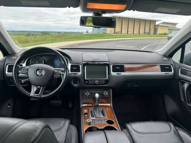 Сірий Фольксваген Туарег, об'ємом двигуна 3 л та пробігом 82 тис. км за 3900 $, фото 9 на Automoto.ua