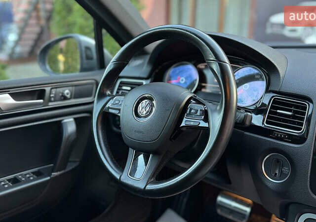 Сірий Фольксваген Туарег, об'ємом двигуна 2.97 л та пробігом 223 тис. км за 24600 $, фото 106 на Automoto.ua