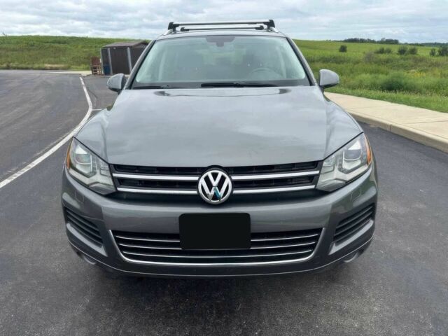 Серый Фольксваген Туарег, объемом двигателя 3 л и пробегом 88 тыс. км за 6000 $, фото 1 на Automoto.ua