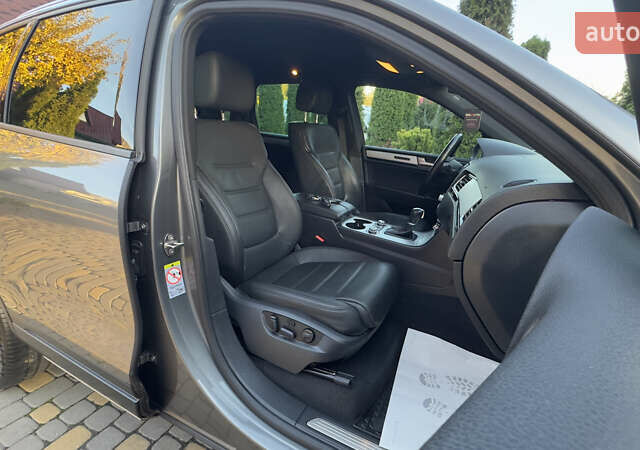 Сірий Фольксваген Туарег, об'ємом двигуна 2.97 л та пробігом 223 тис. км за 24600 $, фото 124 на Automoto.ua