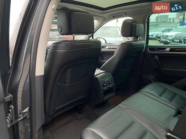 Сірий Фольксваген Туарег, об'ємом двигуна 2.97 л та пробігом 157 тис. км за 24300 $, фото 26 на Automoto.ua