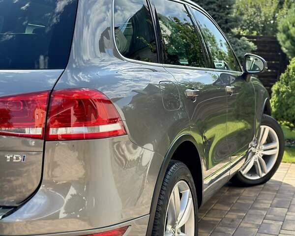 Серый Фольксваген Туарег, объемом двигателя 3 л и пробегом 228 тыс. км за 19999 $, фото 13 на Automoto.ua