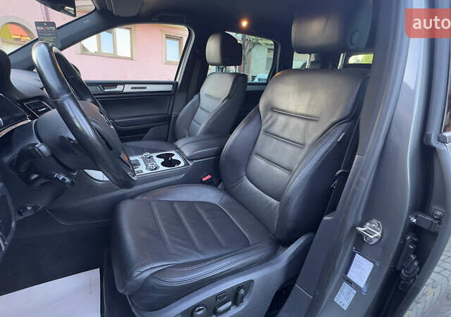 Сірий Фольксваген Туарег, об'ємом двигуна 2.97 л та пробігом 223 тис. км за 24600 $, фото 64 на Automoto.ua