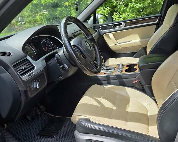 Серый Фольксваген Туарег, объемом двигателя 2.97 л и пробегом 292 тыс. км за 23000 $, фото 22 на Automoto.ua