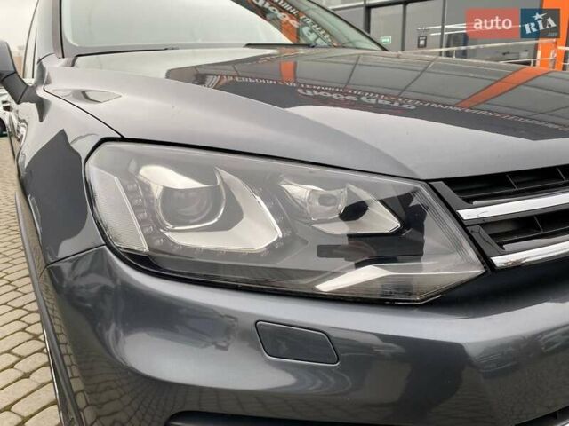 Сірий Фольксваген Туарег, об'ємом двигуна 2.97 л та пробігом 157 тис. км за 24300 $, фото 2 на Automoto.ua