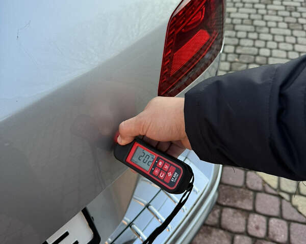 Серый Фольксваген Туарег, объемом двигателя 3 л и пробегом 250 тыс. км за 20500 $, фото 78 на Automoto.ua