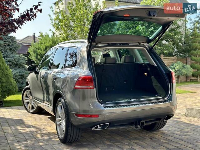 Серый Фольксваген Туарег, объемом двигателя 3 л и пробегом 228 тыс. км за 19999 $, фото 16 на Automoto.ua