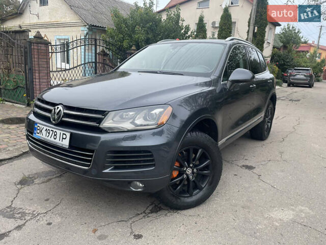 Серый Фольксваген Туарег, объемом двигателя 3 л и пробегом 278 тыс. км за 17500 $, фото 1 на Automoto.ua