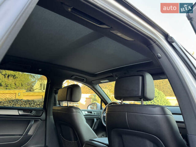 Серый Фольксваген Туарег, объемом двигателя 3 л и пробегом 250 тыс. км за 20500 $, фото 69 на Automoto.ua