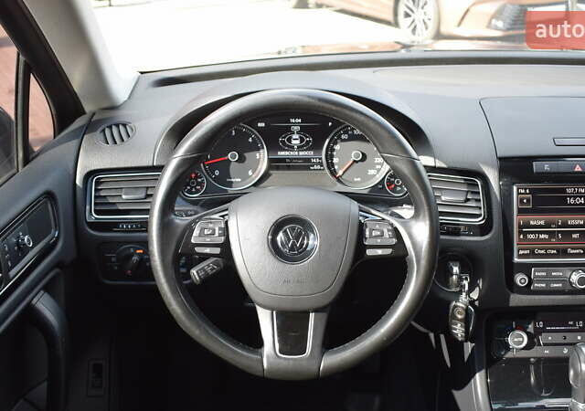 Сірий Фольксваген Туарег, об'ємом двигуна 2.97 л та пробігом 338 тис. км за 18900 $, фото 12 на Automoto.ua