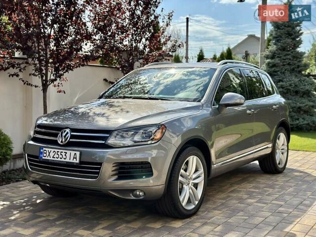 Серый Фольксваген Туарег, объемом двигателя 3 л и пробегом 228 тыс. км за 19999 $, фото 2 на Automoto.ua