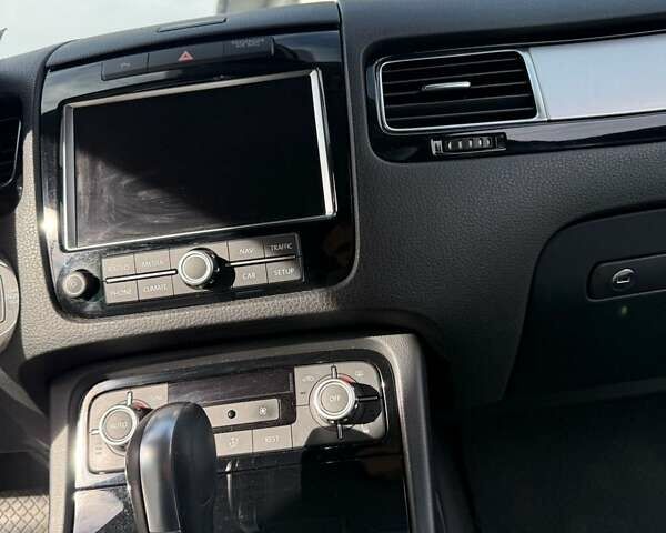 Сірий Фольксваген Туарег, об'ємом двигуна 2.97 л та пробігом 282 тис. км за 21300 $, фото 35 на Automoto.ua