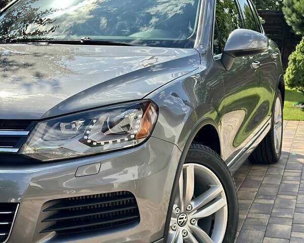 Серый Фольксваген Туарег, объемом двигателя 3 л и пробегом 228 тыс. км за 19999 $, фото 4 на Automoto.ua