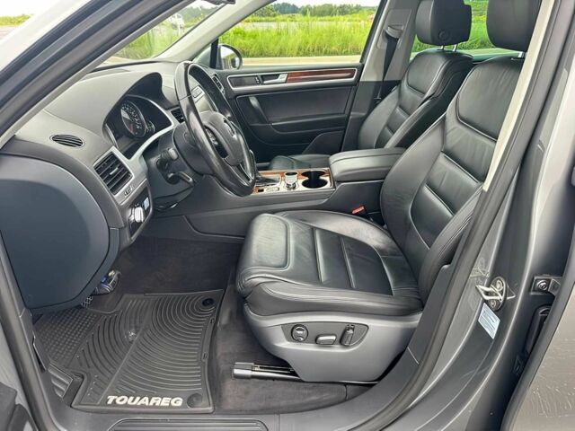 Сірий Фольксваген Туарег, об'ємом двигуна 3 л та пробігом 82 тис. км за 3900 $, фото 7 на Automoto.ua