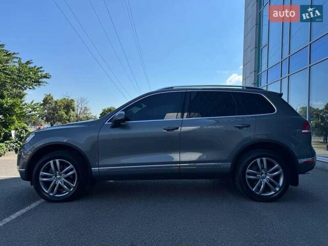 Сірий Фольксваген Туарег, об'ємом двигуна 3 л та пробігом 288 тис. км за 23100 $, фото 3 на Automoto.ua