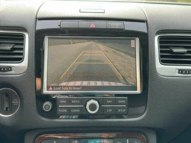 Серый Фольксваген Туарег, объемом двигателя 3.6 л и пробегом 83 тыс. км за 10000 $, фото 10 на Automoto.ua