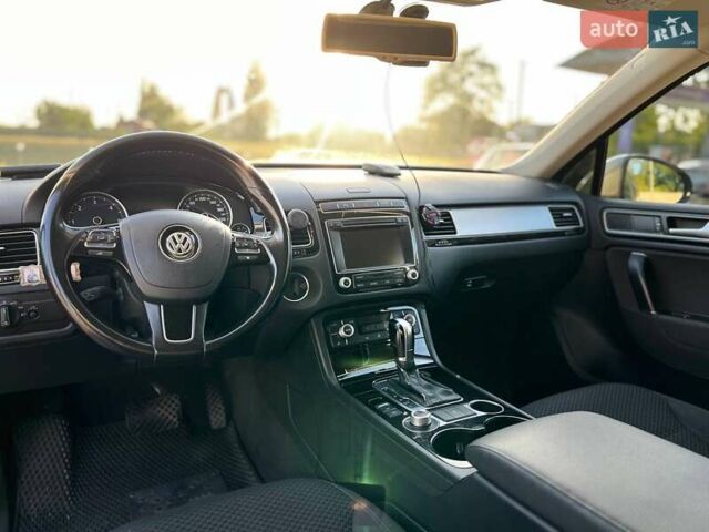 Серый Фольксваген Туарег, объемом двигателя 2.97 л и пробегом 274 тыс. км за 20500 $, фото 17 на Automoto.ua