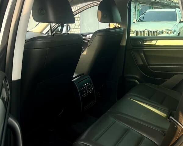 Сірий Фольксваген Туарег, об'ємом двигуна 3.6 л та пробігом 144 тис. км за 21000 $, фото 10 на Automoto.ua