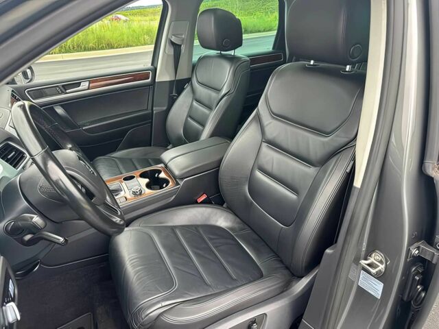 Сірий Фольксваген Туарег, об'ємом двигуна 3 л та пробігом 82 тис. км за 3900 $, фото 8 на Automoto.ua