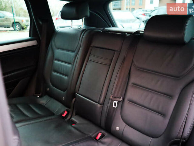 Серый Фольксваген Туарег, объемом двигателя 2.97 л и пробегом 142 тыс. км за 25500 $, фото 37 на Automoto.ua