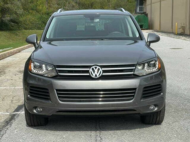 Серый Фольксваген Туарег, объемом двигателя 3.6 л и пробегом 83 тыс. км за 10000 $, фото 1 на Automoto.ua