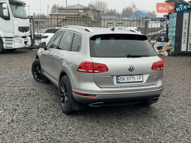 Сірий Фольксваген Туарег, об'ємом двигуна 3 л та пробігом 190 тис. км за 23800 $, фото 12 на Automoto.ua